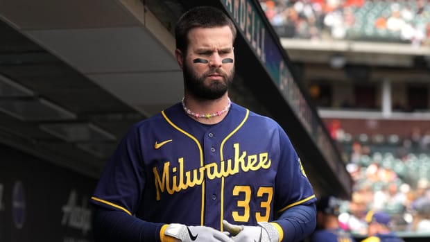 Milwaukee Brewers designated hitter Jesse Winker (33).